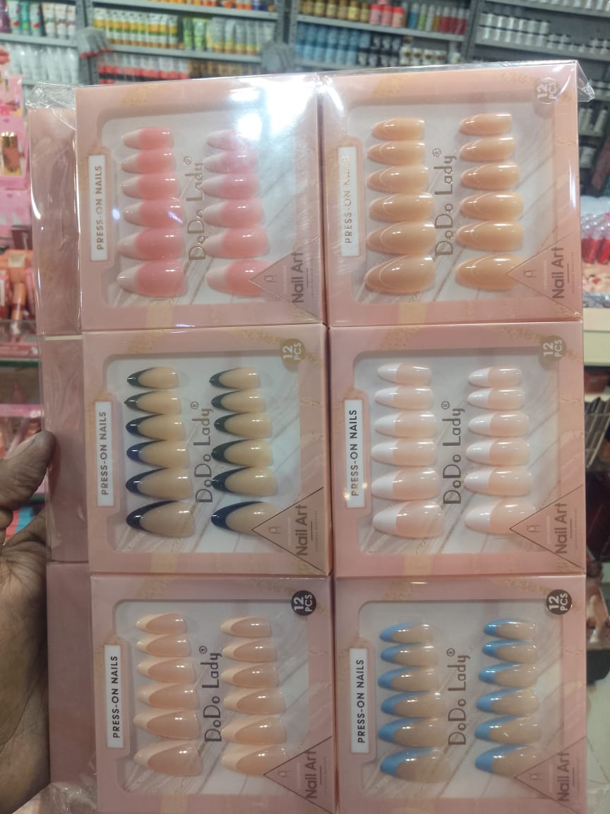 Cat eyes nails