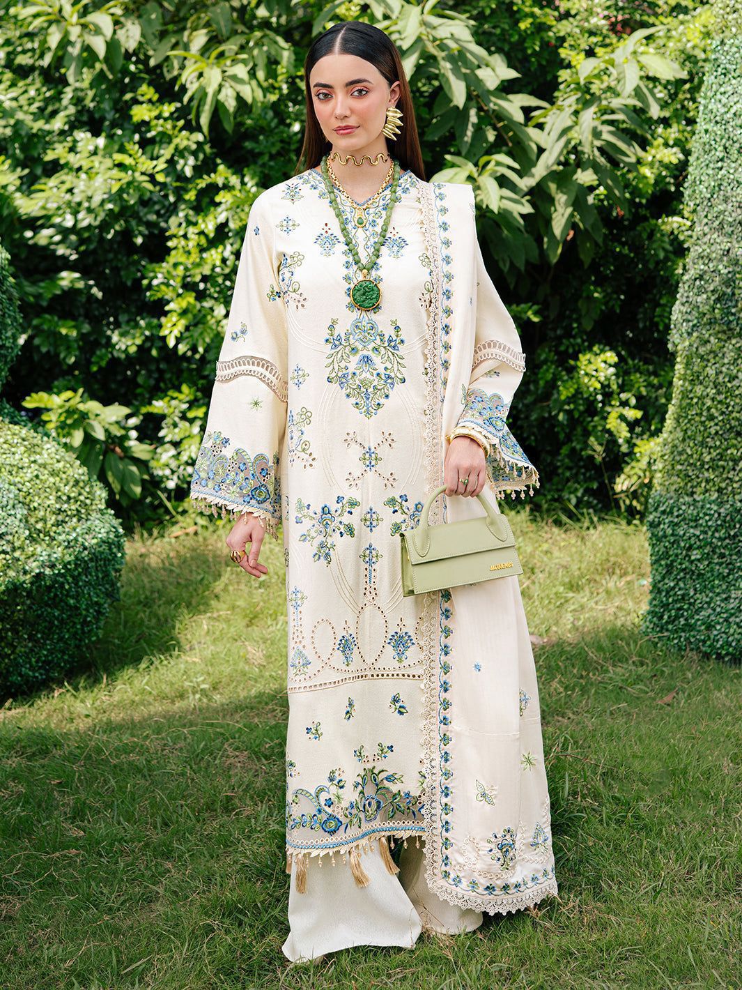 Brnd:mahnur lawn suit